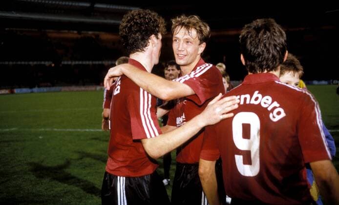 Reiner Wirsching (re.) und Marco Kurz (li., beide Nürnberg) - Schlußjubel Fußball 1. BL Herren DEUTSCHSPRACHIGE SPORTZEITSCHRIFTEN UND -ZEITUNGEN NUR NACH RÜCKSPRACHE, Saison 1990 1991 Gruppe Nürnberg