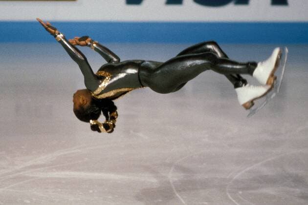 Surya Bonaly (Frankreich) - Sprung Eiskunstlauf WM Damen Weltmeisterschaft 1991, Eiskunstlaufen, Aufnahmedatum geschätzt, Einzelbild München Dynamik, Höhe,