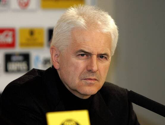 DFB Schiedsrichterlehrwart Eugen Strigel Fußball 1. BL Herren Saison 2004 2005, Pressekonferenz, PK, Pressetermin, Vdig Einzelbild Kaiserslautern