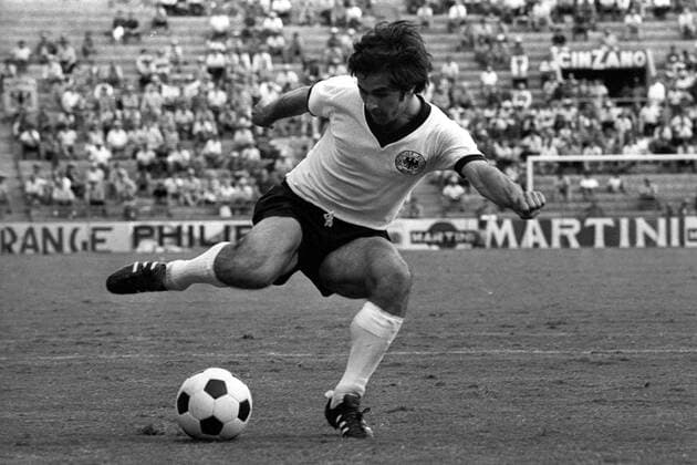 Gerd Müller (BR Deutschland) zieht ab Fußball WM Herren Weltmeisterschaft 1970, Nationalmannschaft, Nationalteam, Nationaltrikot, BRD Einzelbild Leon Dynamik,
