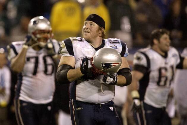 Center Dan Koppen (New England Patriots) macht sich für seinen Einsatz bereit - (Icon5923121) American Football Herren NFL 2004 2005, SuperBowl, Super Bowl, Endspiel, Finale, Einzelbild Jacksonville EDITORIAL USE ONLY