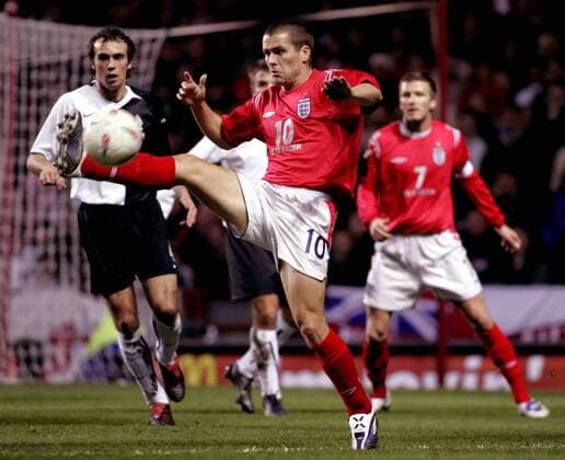 Michael Owen (England) am Ball -  Fußball Länderspiel Herren Freundschaftsspiel 2005, Länderspiel, Test, Testspiel, Nationalmannschaft, Nationalteam, Vdig Einzelbild Birmingham Dynamik,