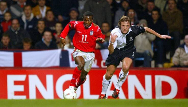 Shaun Wright Phillips (England, li.) gegen Jan Kromkamp (Niederlande) -  - Fußball Länderspiel Herren Freundschaftsspiel 2005, Länderspiel, Test, Testspiel, Nationalmannschaft, Nationalteam, Vdig Gruppe Birmingham