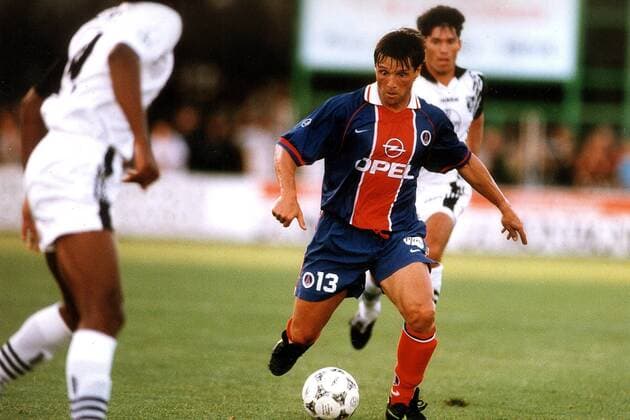 Laurent Fournier (Paris St. Germain) am Ball Fußball Herren Ligue Une 1997 1998, 1. Französische Liga, Vorbereitung, Saisonvorbereitung, Paris Saint Germain Einzelbild pan1359 Dynamik,  
