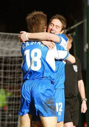 Thomas Smith (re.) und Grzegorz Rasiak (beide Derby County) - Torjubel -  Fußball Herren FA Cup 2004 2005, Englischer Pokal, Derby County, Football League Championship, Vdig Gruppe London Freude,