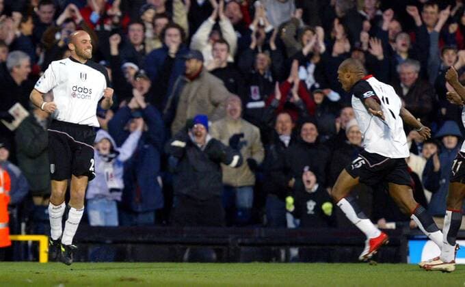 Claus Jensen (li.) erwartet Collins John (beide Fulham) zum Torjubel -  Fußball Herren FA Cup 2004 2005, Englischer Pokal, Pokalspiel, FC Fulham, Vdig Gruppe London Freude, Begeisterung,
