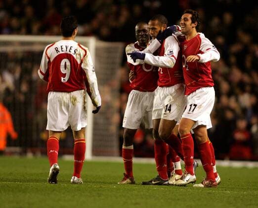 Torjubel Arsenal v.re.: Edu, Thierry Henry, Lauren Etame Mayer, Jose Antonio Reyes -  Fußball Herren English Premier League 2004 2005, 1. Englische Liga, Arsenal FC London, Gruppe London Freude,