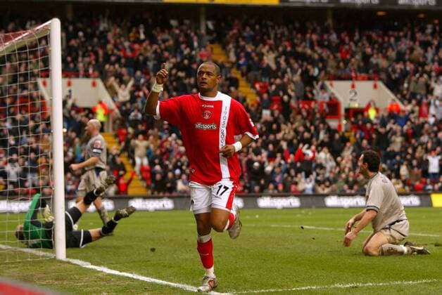 Torschütze Shaun Bartlett (Charlton) jubelt -  Fußball Herren FA Cup 2004 2005, Englischer Pokal, Pokalspiel, Charlton Athletic - Leicester City 1:2 Einzelbild Charlton Freude,
