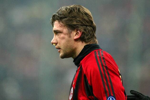 Andriy Shevchenko (Milan) stoppt sein Nasenbluten mit einer Tamponade Fußball Herren Serie A 2004 2005, 1. Italienische Liga, AC Mailand Einzelbild Jochbeinbruch Mailand