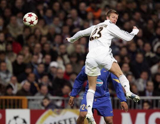 David Beckham (Real Madrid) schaut dem Ball hinterher Fußball EC 1 Herren Champions League 2004 2005, Real Madrid CF - Juventus Turin 1:0, Juve Einzelbild Madrid Dynamik,