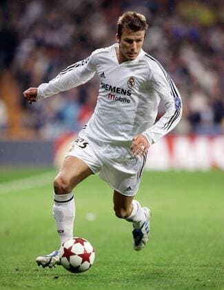 David Beckham (Real Madrid) am Ball -  Fußball EC 1 Herren Champions League 2004 2005, Real Madrid CF Einzelbild Madrid Dynamik,