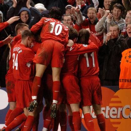 Torjubel Liverpool vor den Zuschauern Fußball EC 1 Herren Champions League 2004 2005, FC Liverpool Gruppe Liverpool Freude,