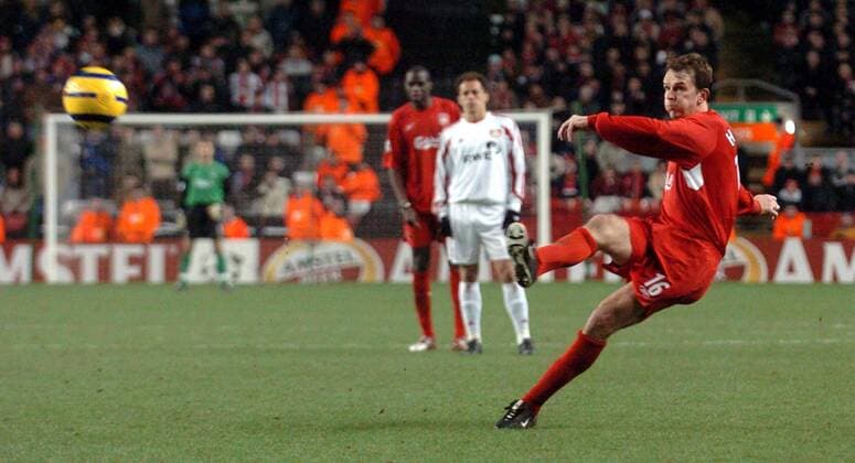 Dietmar Hamann (Liverpool) zieht ab Fußball EC 1 Herren Champions League 2004 2005, FC Liverpool Einzelbild Liverpool Dynamik,