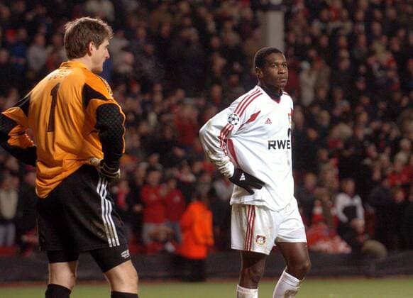 Juan und Torwart Hans Jörg Butt (beide Leverkusen) enttäuscht Fußball EC 1 Herren Champions League 2004 2005, Bayer 04 Leverkusen Gruppe Liverpool Enttäuschung,