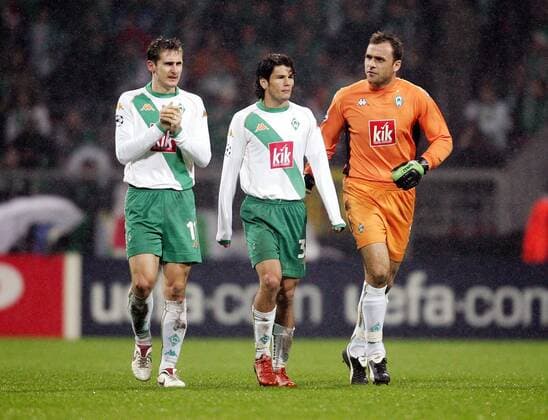 Nelson Haedo Valdez (Mitte), Miroslav Klose (li.) und Torwart Andreas Reinke (alle Bremen) - Abgang Fußball EC 1 Herren Champions League 2004 2005, SV Werder Bremen Gruppe Bremen Enttäuschung,