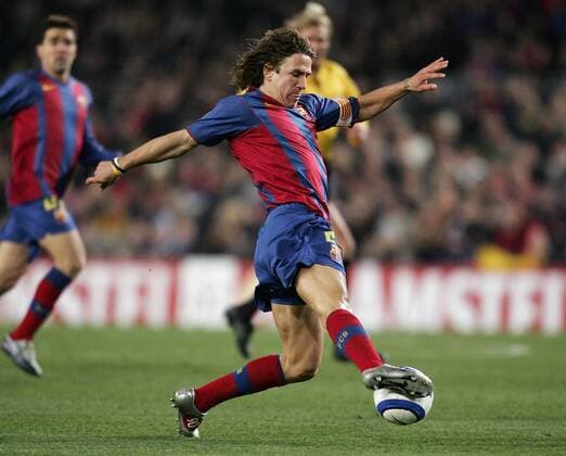 Carles Puyol (FC Barcelona) am Ball Fußball EC 1 Herren Champions League 2004 2005, FC Barcelona, Barca, Primera Division, 1. Spanische Liga, Einzelbild Barcelona Dynamik,