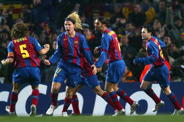 Torjubel FC Barcelona, v. li.: Carles Puyol, Torschütze Maxi Lopez, Rafael Marquez und Andres Iniesta Fußball EC 1 Herren Champions League 2004 2005, Barca Gruppe pan8366 Barcelona Freude,  