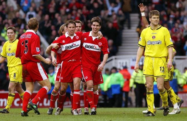 Hermann Hreidarsson (re.) und Matt Holland (beide Charlton) sind enttäuscht während Chris Riggott (2.v.re.), Gareth Southgate (3.v.li.) und Ray Parlour (alle Middlesbrough, 2.v.li.) jubeln -  Fußball Herren English Premier League 2004 2005, 1. Englische Liga, FC Middlesbrough - Charlton Athletic 2:2, Vdig Gruppe Middlesbrough Freude,