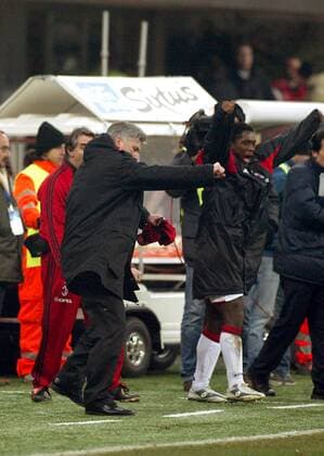 Trainer Carlo Ancelotti (li.) und Clarence Seedorf (beide Milan) - Schlußjubel Fußball Herren Serie A 2004 2005, 1. Italienische Liga, AC Mailand Gruppe Mailand Begeisterung, Freude,
