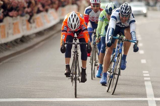 Emanuele Sella (Italien Ceramica Panaria) sichert sich im Zielsprint den dritten Platz vor Roberto Petito (Italien Fassa Bortolo) beim GP Lugano 2005 -  Radsport Grand Prix Herren GP Lugano 2005, Straßenradsport, Straße, Rad Gruppe Lugano