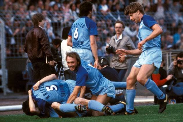 Torjubel Uerdingen, u.a. mit: Werner Buttgereit (Mitte) und Norbert Brinkmann (re.) Fußball 1. BL Herren Saison 1982 1983, Relegation, Relegationsspiel, Bayer 05 Uerdingen Gruppe Krefeld Begeisterung, Freude,