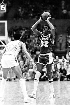 Earvin Johnson (Los Angeles Lakers, re.) gegen Freeman Williams (San Diego Clippers) - (Icon5000153) Basketball Herren NBA 1979 1980, San Diego Clippers - Los Angeles Lakers 106:123, LA, L.A., L A Gruppe San Diego EDITORIAL USE ONLY