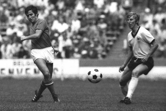 Giancarlo de Sisti (li., Italien) am Ball gegen Jürgen Grabowski (BR Deutschland) Fußball WM Herren Weltmeisterschaft 1970, Halbfinale, Länderspiel, Nationalmannschaft, Nationalteam, Nationaltrikot Gruppe Mexico City Dynamik,