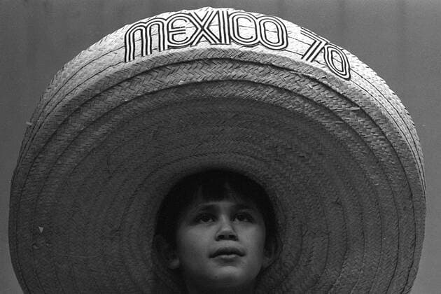 Juanito, das lebendige Maskottchen der Weltmeisterschaft 1970 in Mexico, mit seinem riesigen Sombrero Fußball WM Herren Weltmeisterschaft 1970, Studio, Fotostudio, Studioshooting, Studiotermin, Studioaufnahme Einzelbild Vorschau Kind, Kinder