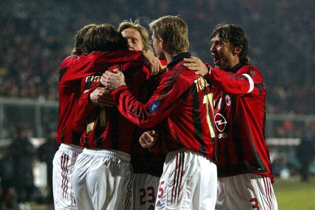 Torjubel Milan, u.a.v.re.: Paolo Maldini, Jon Dahl Tomasson, Massimo Ambrosini und Andrea Pirlo Fußball Herren Serie A 2004 2005, 1. Italienische Liga, AC Mailand Gruppe Bergamo Begeisterung, Freude,