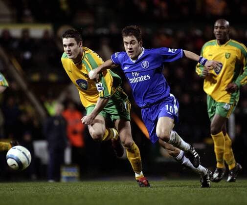 Didier Drogba (Chelsea, re.) gegen Jason Shackell (Norwich) -  Fußball Herren English Premier League 2004 2005, 1. Englische Liga, Norwich City - Chelsea FC London 1:3 Gruppe Norwich Dynamik,