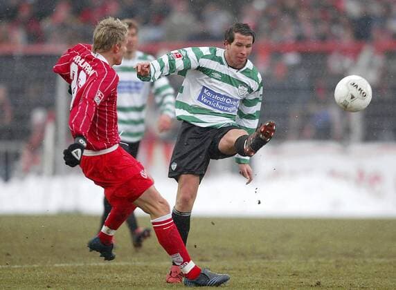 Christian Weber (Fürth, re.) gegen Sebastian Schuppan (Cottbus) Fußball 2. BL Herren Saison 2004 2005, FC Energie Cottbus - SpVgg Greuther Fürth 2:0 Gruppe Cottbus Dynamik,
