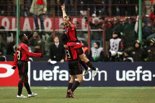 Cafu (re.) - jubelt mit Alessandro Nesta (Mitte) und Clarence Seedorf (alle Milan) Fußball EC 1 Herren Champions League 2004 2005, Achtelfinale, AC Mailand, Gruppe Mailand Freude, Begeisterung,