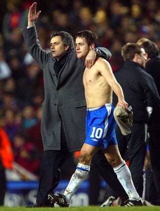 Trainer Jose Mourinho (li.) beim Schlußjubel mit Joe Cole (beide Chelsea) -  Fußball EC 1 Herren Champions League 2004 2005, Chelsea FC London - FC Barcelona 4:2, Barca Gruppe London Freude,