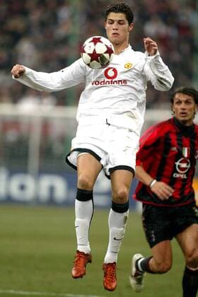 Cristiano Ronaldo (Manchester United) - Ballannahme Fußball EC 1 Herren Champions League 2004 2005, AC Mailand - Manchester United 1:0, ManU, Milan Einzelbild Mailand