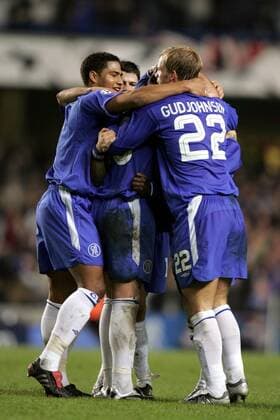Glen Johnson (li.) und Eidur Gudjohnsen (beide Chelsea) - Torjubel Fußball EC 1 Herren Champions League 2004 2005, Achtelfinale, Chelsea FC London, Gruppe pan8464 London Freude,  