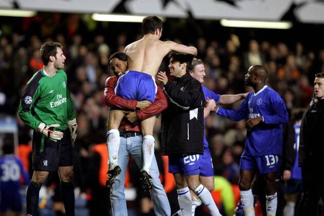 Schlussjubel Chelsea v.li.: Torwart Petr Cech, Didier Drogba, Joe Cole und Paulo Ferreira, Fußball EC 1 Herren Champions League 2004 2005, Achtelfinale, Chelsea FC London, Gruppe pan8464 London Freude, Begeisterung,  