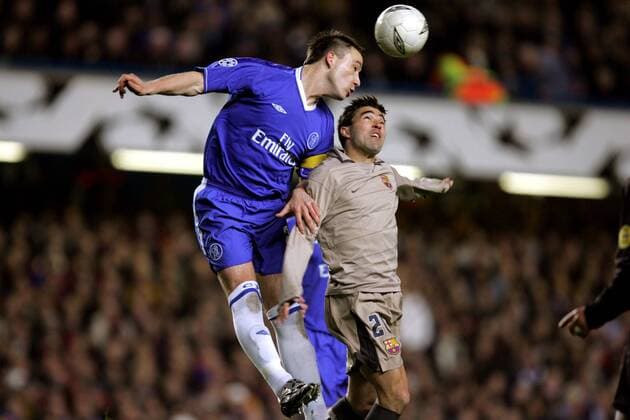 John Terry (li., Chelsea) gegen Deco (FC Barcelona) Fußball EC 1 Herren Champions League 2004 2005, Achtelfinale, Chelsea FC London - FC Barcelona 4:2, Barca, Gruppe pan8464 London Dynamik, Höhe  