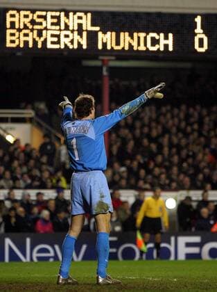 Torwart Jens Lehmann (Arsenal) tut nach dem 1:0 gegen Bayern neue Räume auf Fußball EC 1 Herren Champions League 2004 2005, Arsenal FC London - FC Bayern München 1:0, Vdig Einzelbild , Saisonhighlight London