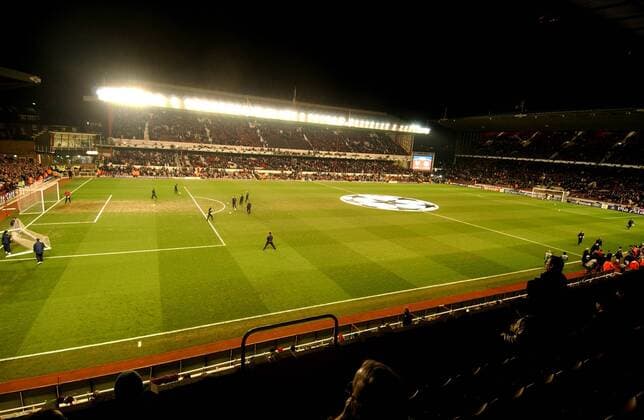 Der Highbury Park vor der Partie Arsenal gegen Bayern Fußball EC 1 Herren Champions League 2004 2005, Arsenal FC London - FC Bayern München 1:0, Vdig Totale London