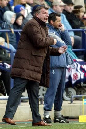 Trainer Sam Allardyce (Bolton) wütend -  Fußball Herren FA Cup 2004 2005, Englischer Pokal, Pokalspiel, Bolton Wanderers Einzelbild Bolton Enttäuschung, Wut, Verzweiflung,