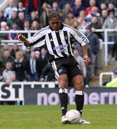 Patrick Kluivert (Newcastle) am Ball -  Fußball Herren FA Cup 2004 2005, Englischer Pokal, Pokalspiel, Newcastle United Einzelbild Newcastle