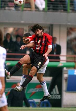 Ivan Gennaro Gattuso (vorn, Milan) gegen Max Tonetto (Sampdoria Genua) Fußball Herren Serie A 2004 2005, 1. Italienische Liga, AC Mailand - Sampdoria Genua 1:0 Gruppe Mailand Dynamik, Höhe,