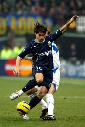 Diego (Porto) im Duell Fußball EC 1 Herren Champions League 2004 2005, FC Internazionale Mailand - FC Porto 3:1 Gruppe Mailand Dynamik,