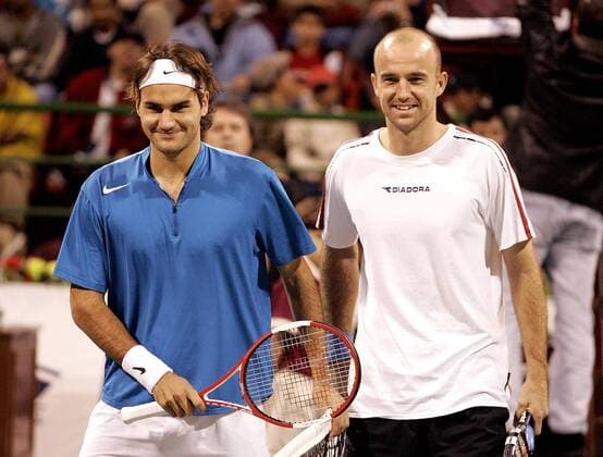 Roger Federer (Schweiz, li.) neben seinem Finalgegner Ivan Ljubicic (Kroatien) Tennis Herren Qatar ExxonMobile Open 2005, ATP Tour Gruppe Qatar