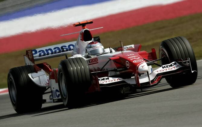 Jarno Trulli (Italien Toyota) in seinem Boliden Motorsport Grand Prix Herren Großer Preis von Malaysia 2005, Formel 1 Weltmeisterschaft, F1, F, GP, WM, Qualifying Einzelbild Sepang Kuala Lumpur