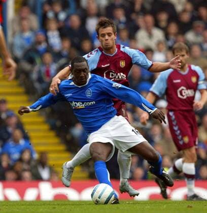 Emile Heskey (Birmingham, li.) gegen Lee Hendrie (Aston Villa) -  Fußball Herren English Premier League 2004 2005, 1. Englische Liga, Birmingham City - Aston Villa FC, Vdig Gruppe Birmingham Dynamik,