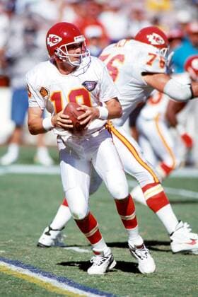 Quarterback Joe Montana (Kansas City Chiefs) mit der Pille - (Icon5921914) American Football Herren NFL 1993 1994, Kansas City Chiefs, Vdia Einzelbild Aufnahmedatum geschätzt Dynamik, EDITORIAL USE ONLY