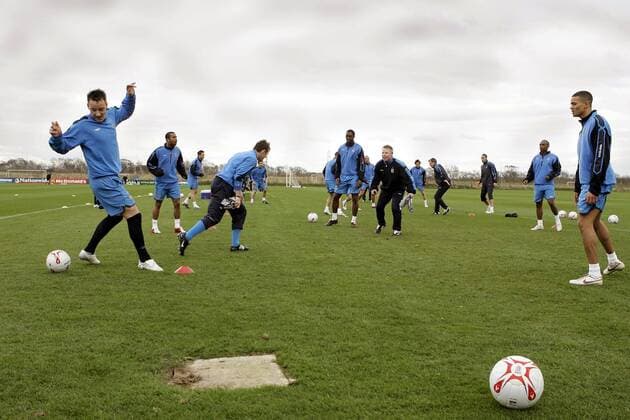 5 gegen 2 beim Training der englischen Nationalmannschaft - EDITORIAL USE ONLY. No use with unauthorised audio, video, data, fixture lists, club league logos or live services. Online in-match use limited to 120 images, no video emulation. No use in betting, games or single club league player publications. Fußball Herren Nationalmannschaft 2005, Nationalteam, Training Totale Manchester