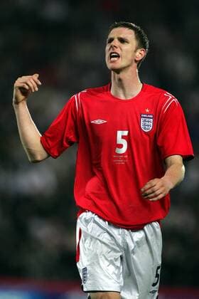 Calum Davenport (England U21) gibt Anweisungen -  Fußball Länderspiel Herren U 21 Europameisterschaftsqualifikation 2005, Qualifikation, Länderspiel, Vdig Einzelbild Hull