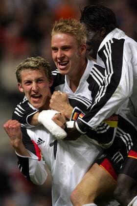 Stefan Kießling (li.), Mike Hanke (Mitte) und Sahr Senesie (alle Deutschland U21) - Torjubel -  Fußball Länderspiel Herren U 21 Europameisterschaftsqualifikation 2005, Qualifikation, Länderspiel, Vdig Gruppe Hull Freude, Begeisterung,